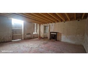 Maison de bourg a rénover à étage sans jardin