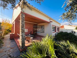 Villa plain-pied avec piscine et grand garage à TOULOUGES