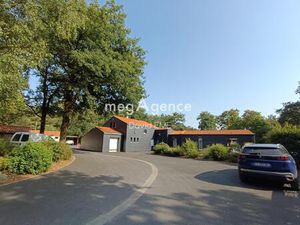 VILLA 8 pièces  6 chambres  192 M2  Piscine; NOTRE DAME DE RIEZ