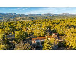 Maison en pierres avec vue panoramique sur Fayence et terrai