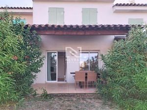 MONTAUROUX - Appartement et jardin dans une résidence avec piscine