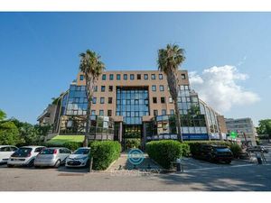 Local professionnel de 38m² + Parking intérieur