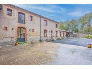 VALLET -- MAISON ENTIÈREMENT RENOVÉE -- CHARME ET CARACTÈRE DE L'ANCIEN -- GîTE -- 226 M2 