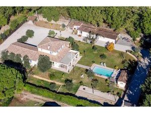 Villa avec grand terrain plat et fort potentiel d’aménagement