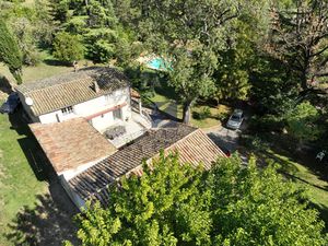 Propriété offrant 2 logements au coeur d'un havre de nature