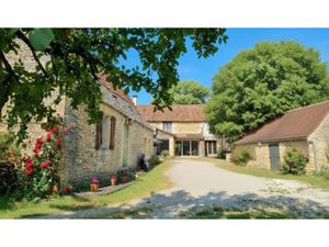 Maison à vendre LA CHAPELLE AUBAREIL 6 pièce(s) 202m2 449 000€