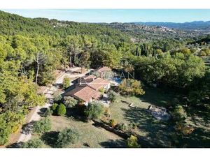 Villa de plain pied avec studio - Fayence