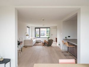 Hoogwaardig gerenoveerde gezinswoning met 4 slaapkamers en landelijke zichten – nabij stat