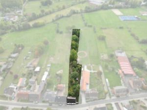 Af te breken woning met boomgaard