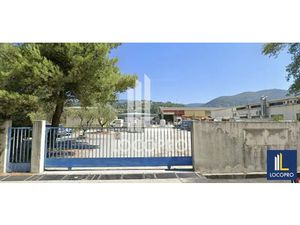 A LOUER - TERRAIN ET ENTREPÔT - 1600 M2 - CARROS