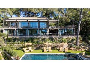 Maison de luxe de 10 pièces en location à La Croix-Valmer  Provence-Alpes-Côte d'Azur