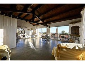 Ancien temple protestant divisé en 3 appartements - Bien unique situé à 10km d'Uzès