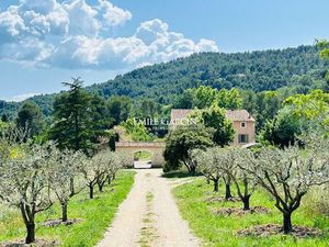 Maison de 14 pièces de luxe en location à Roussillon  France