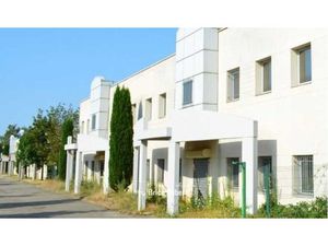 A vendre - Bureaux climatisés dans immeuble sur terrain clos - Saint Priest