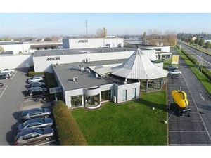 Magazijn + showroom/kantoor langs de ring van Lier