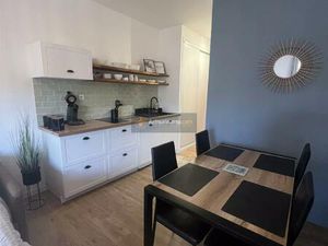 Exclusivité Studio rénové dans résidence avec piscine