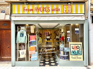 Vente local commercial 3 pièces 59m2 Hyères 83400 - 29500 € - Surface Privée