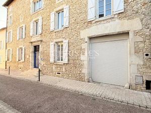 Élégante maison de ville de prestige  8 chambres et un appartement 2 chambres  avec grand.