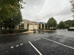 Location locaux professionnels 1097 m² à Villepinte (93420)  10 056 €