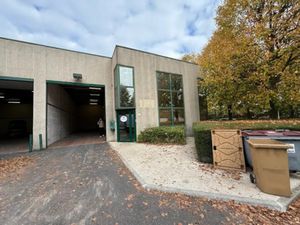 Location locaux professionnels 251 m² à Villepinte (93420)  2 301 €
