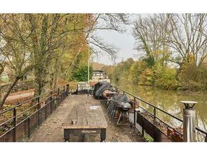 Péniche rénovée à Dole