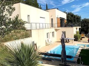 Vente villa 9 pièces 240 m² à Bourg-Saint-Andéol (07700)  640 000 €