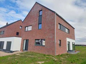 MAISON 3 FACADES JOINTIVE PAR LE GARAGE AVEC SUPERBE VUE