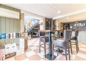 ESPACE COMMERCIAL DE 75 M² SUR LA PLACE D'OPHAIN