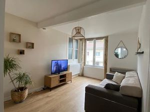 Location meublée appartement 3 pièces 51 m² à Bourgoin-Jallieu (38300)  860 €