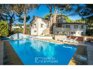 Maison d'architecte aux volumes singuliers sur les hauteurs du Rove