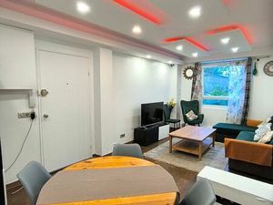 Location meublée appartement 4 pièces 85 m² Saint-Cloud (92210) 2.380