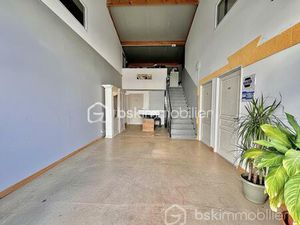 ENSEMBLE DE LOCAUX COMMERCIAUX de 280m2