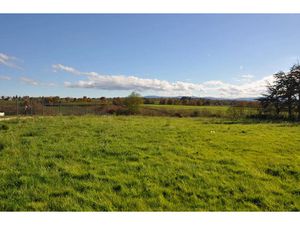 Vente terrain 3879 m² à Lapalisse (03120)  57 000 €