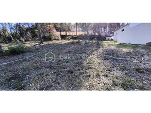 Vente terrain 350 m² à La Roque-d'Anthéron (13640)  155 000 €