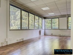 Vente locaux professionnels 175 m² à Lissieu (69380)  269 000 €