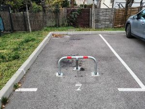 Place de parking / Avenue Chapays