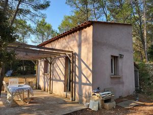 Location meublée chalet 1 pièce 15.7 m² à Carnoules (83660)  600 €