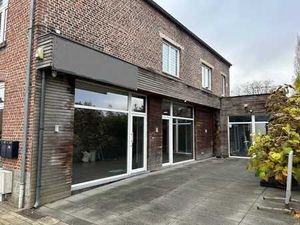 Commerce ou bureaux à Gozée.