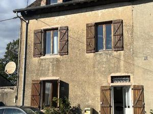 Tournus – Maison ancienne divisée en 2 logements loués.