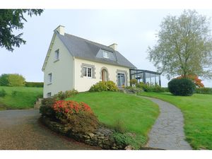 29530 Plonévez du Faou maison  véranda  calme  dépendances sous-sol Hangar sur 11 000 m²