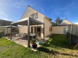 EXCLUSIVITÉ * MAISON FAMILIALLE * BEAUX VOLUMES et BEAU TERRAIN * 4 CHAMBRES *