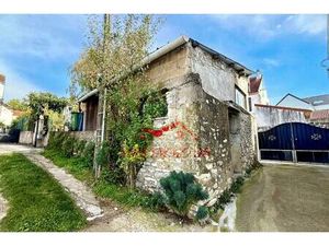 Terrain 332 m2 avec grange à aménager et bâtis existant