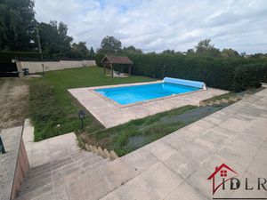 Maison familiale avec piscine à Gray