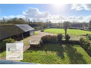 SAINT YVI Maison de caractère sur 1319 m²