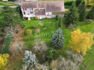 En plein morvan  belle longère rénovée  secteur très calme et boisée  proche des axes