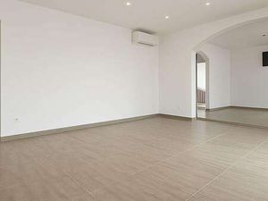 Vente Bureaux et commerces à Saint-Martin-de-Crau (13310) : à vendre / 70m² Saint-Martin-d