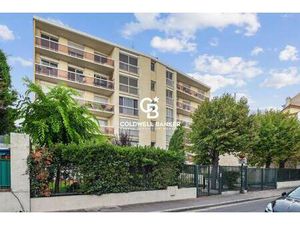 Asnieres Sue Seine 3 Pieces  parking