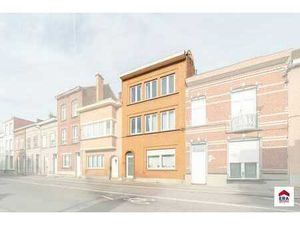 Immeuble de rapport avec 3 appartements  jardin et caves