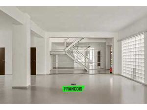 Bien commercial polyvalent au style industriel à Sint-Andrie