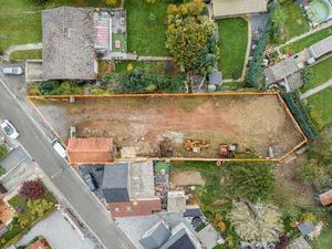 Très beau terrain de 8 ares idéalement situé dans une rue ca